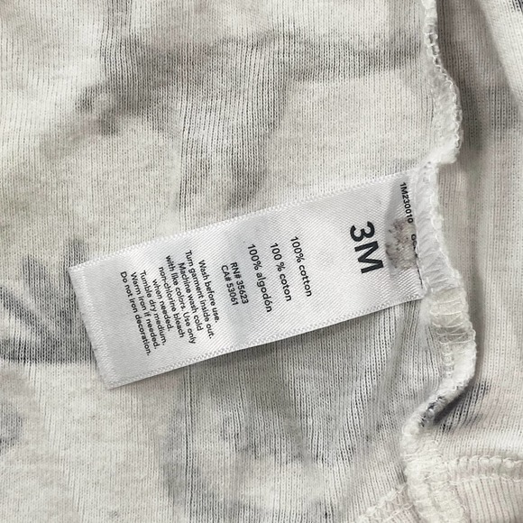 Set of Long Sleeve Onesie bodysuits by Carter's 100% Cotton - Picture 16 of 16